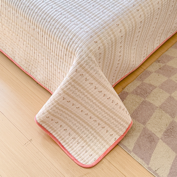 91家纺网 家纺一手货源 找家纺 金丝鸟 2024新款全棉纯棉加牛奶绒夹棉加绒床盖 烟雨枫间 棉绒床盖