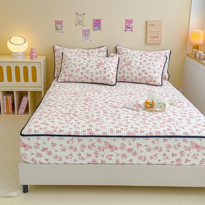 91家纺网 家纺一手货源 找家纺 金丝鸟 2024新款牛奶绒夹棉床笠 飞花粉 夹棉床笠