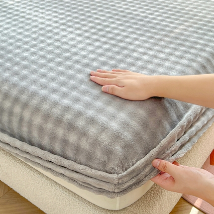 91家纺网 家纺一手货源 找家纺 喜居 2024新款A类兔毛泡泡牛奶绒床笠单床笠三件套 典雅灰