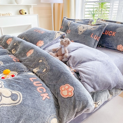 91家纺网 家纺一手货源 找家纺 （总）梵克保罗 2024秋冬新品立体雪花绒单被套牛奶绒法莱绒雕花绒兔毛卡通四件套学生三件套