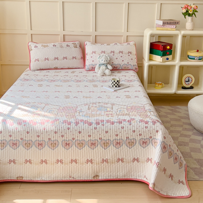 91家纺网 家纺一手货源 找家纺 金丝鸟 2024新款全棉纯棉加牛奶绒夹棉加绒床盖 熊熊的卧室 棉绒床盖