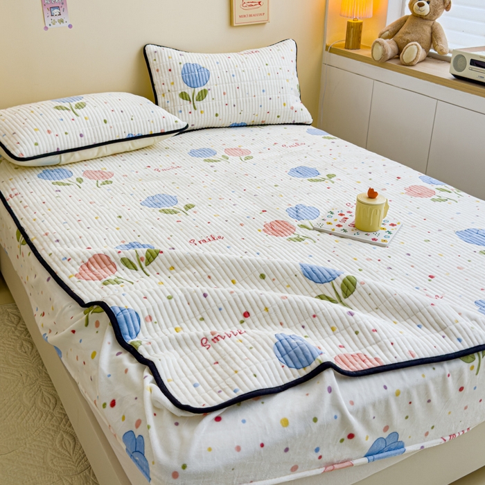 91家纺网 家纺一手货源 找家纺 金丝鸟 2024新款牛奶绒夹棉床笠 蓝色花朵 夹棉床笠