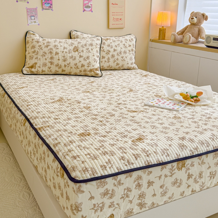 91家纺网 家纺一手货源 找家纺 金丝鸟 2024新款牛奶绒夹棉床笠 飞花咖 夹棉床笠