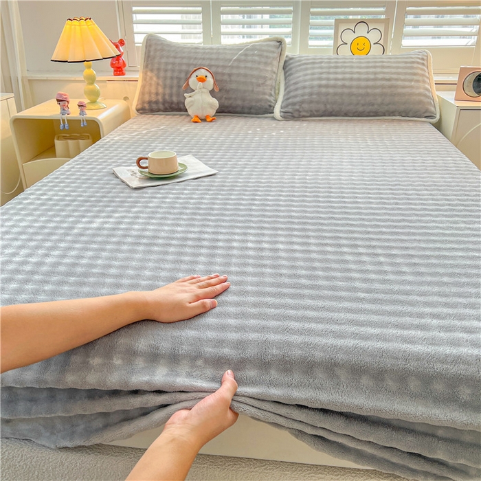 91家纺网 家纺一手货源 找家纺 喜居 2024新款A类兔毛泡泡牛奶绒床笠单床笠三件套 典雅灰