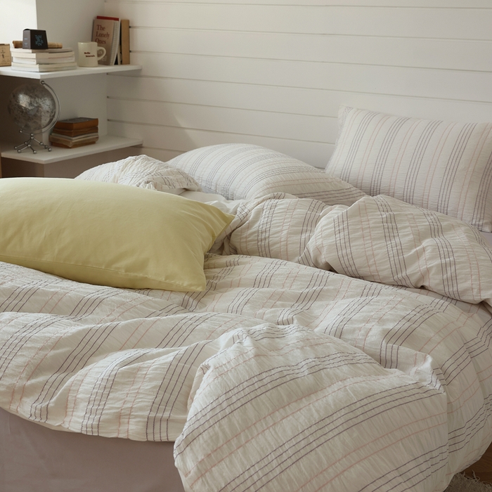 91家纺网 家纺一手货源 找家纺 棉眠 2024新款水洗皱皱纱色织提花线条混搭系列四件套 紫粉细条配浅紫