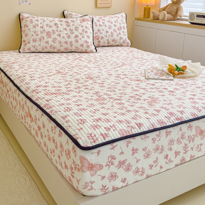 91家纺网 家纺一手货源 找家纺 金丝鸟 2024新款牛奶绒夹棉床笠 飞花粉 夹棉床笠