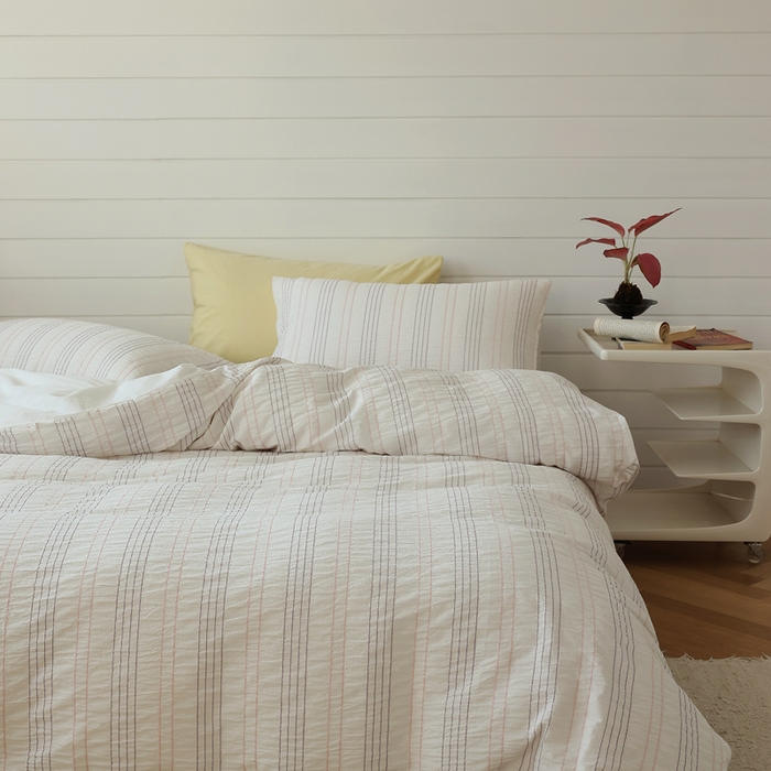 91家纺网 家纺一手货源 找家纺 棉眠 2024新款水洗皱皱纱色织提花线条混搭系列四件套 紫粉细条配浅紫