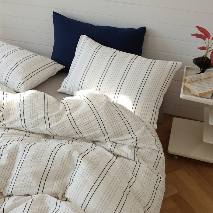 91家纺网 家纺一手货源 找家纺 棉眠 2024新款水洗皱皱纱色织提花线条混搭系列四件套 黑灰细条配灰