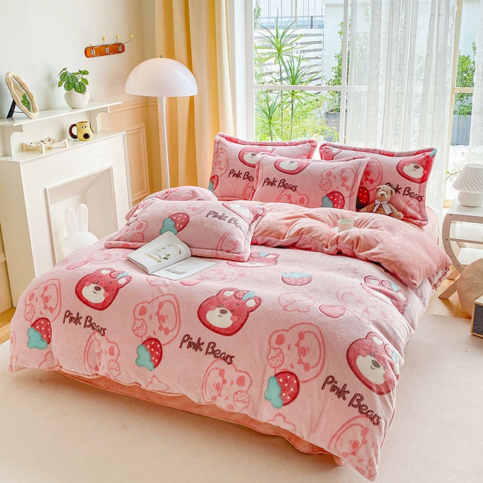 91家纺网 家纺一手货源 找家纺 梵克保罗 2024秋冬新品立体雪花绒单被套牛奶绒法莱绒雕花绒兔毛卡通四件套学生三件套 粉色小熊