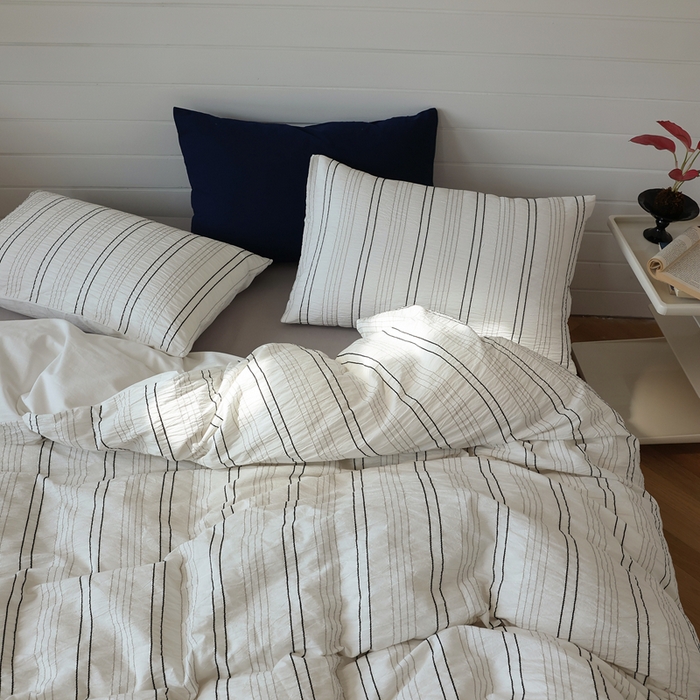 91家纺网 家纺一手货源 找家纺 棉眠 2024新款水洗皱皱纱色织提花线条混搭系列四件套 黑灰细条配灰