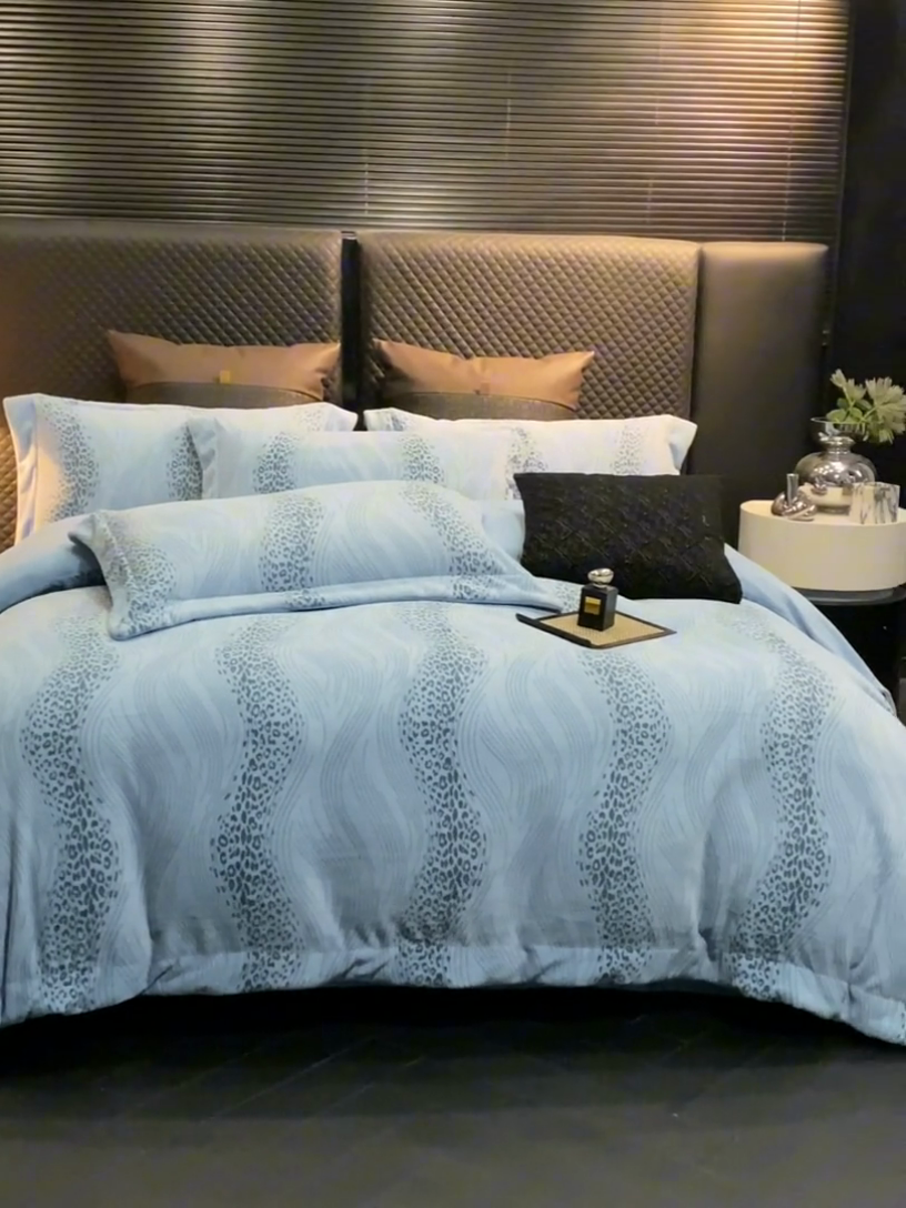 91家纺网 家纺一手货源 找家纺 新方向 2025新款高克重240克全消光A类印花牛奶绒四件套-有风 有风-以太兰