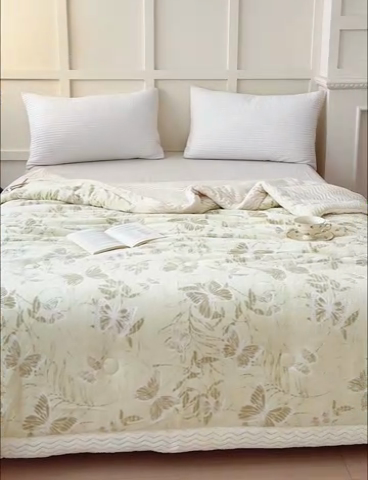 91家纺网 家纺一手货源 找家纺 金丝鸟 2024加厚240g立体雕花牛奶绒夹棉绗缝手包毛毯毯子 蝴蝶飞 草绿 手包毯