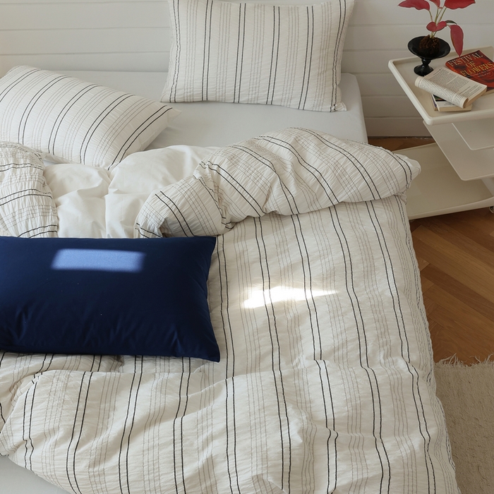 91家纺网 家纺一手货源 找家纺 棉眠 2024新款水洗皱皱纱色织提花线条混搭系列四件套 黑灰细条配白