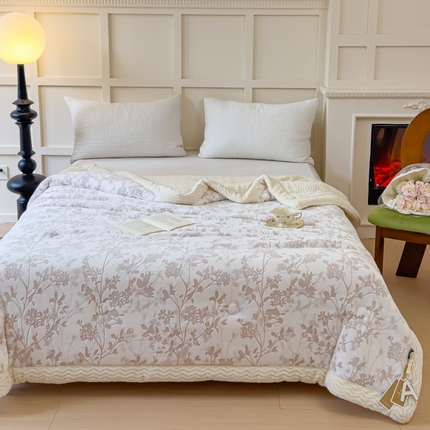 91家纺网 家纺一手货源 找家纺 （总）金丝鸟 2024加厚240g立体雕花牛奶绒夹棉绗缝手包毛毯毯子