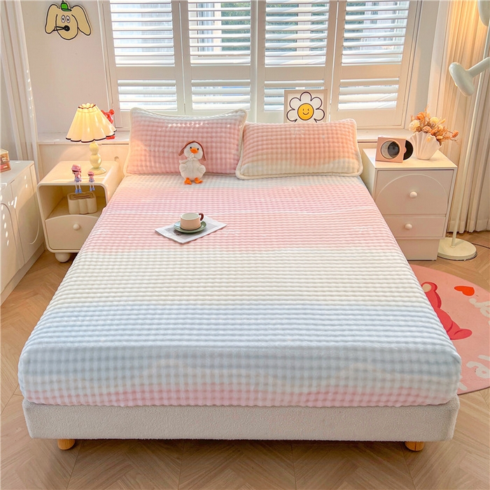 91家纺网 家纺一手货源 找家纺 喜居 2024新款A类兔毛泡泡牛奶绒床笠单床笠三件套 彩云端