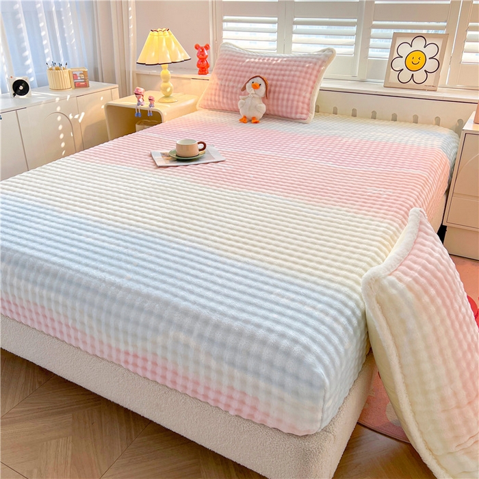 91家纺网 家纺一手货源 找家纺 喜居 2024新款A类兔毛泡泡牛奶绒床笠单床笠三件套 彩云端