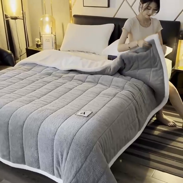 91家纺网 家纺一手货源 找家纺 恋绒家纺 2025新款加厚三层毛毯被牛奶绒复合毯子夹棉盖毯午睡毯子法莱绒毛毯 （亲肤绒-）-浅灰