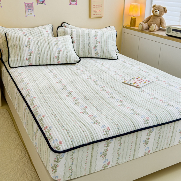 91家纺网 家纺一手货源 找家纺 金丝鸟 2024新款牛奶绒夹棉床笠 青草地 夹棉床笠