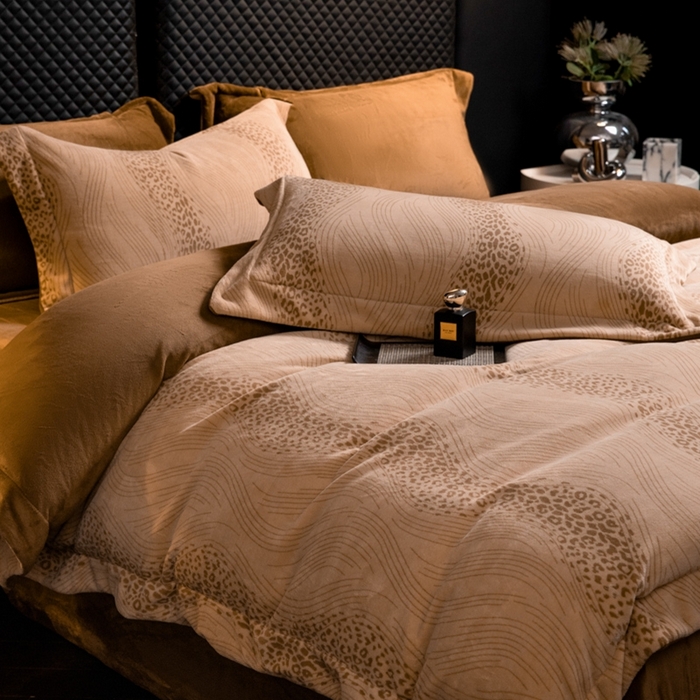 91家纺网 家纺一手货源 找家纺 （总）控价 2025新款高克重240克全消光A类印花牛奶绒四件套-有风