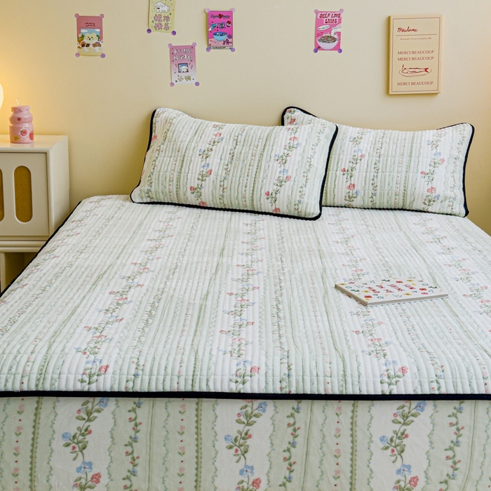 91家纺网 家纺一手货源 找家纺 金丝鸟 2024新款牛奶绒夹棉床笠 青草地 夹棉床笠