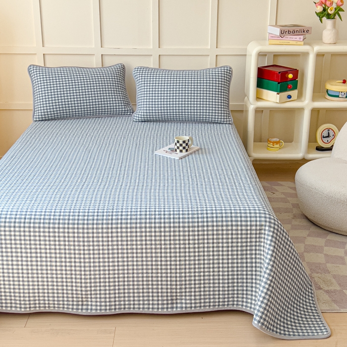 91家纺网 家纺一手货源 找家纺 金丝鸟 2024新款全棉纯棉加牛奶绒夹棉加绒床盖 蓝小格 棉绒床盖