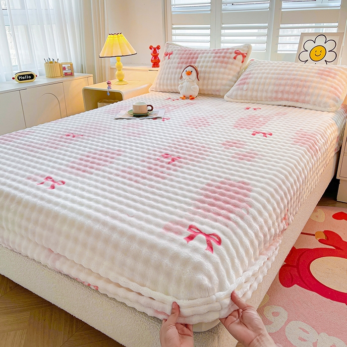 91家纺网 家纺一手货源 找家纺 喜居 2024新款A类兔毛泡泡牛奶绒床笠单床笠三件套 小美好-粉