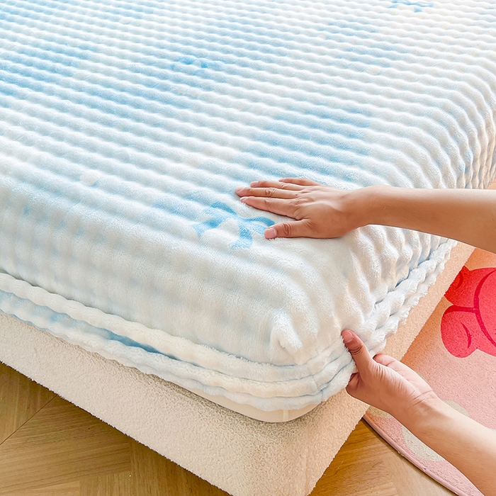 91家纺网 家纺一手货源 找家纺 喜居 2024新款A类兔毛泡泡牛奶绒床笠单床笠三件套 小美好-蓝