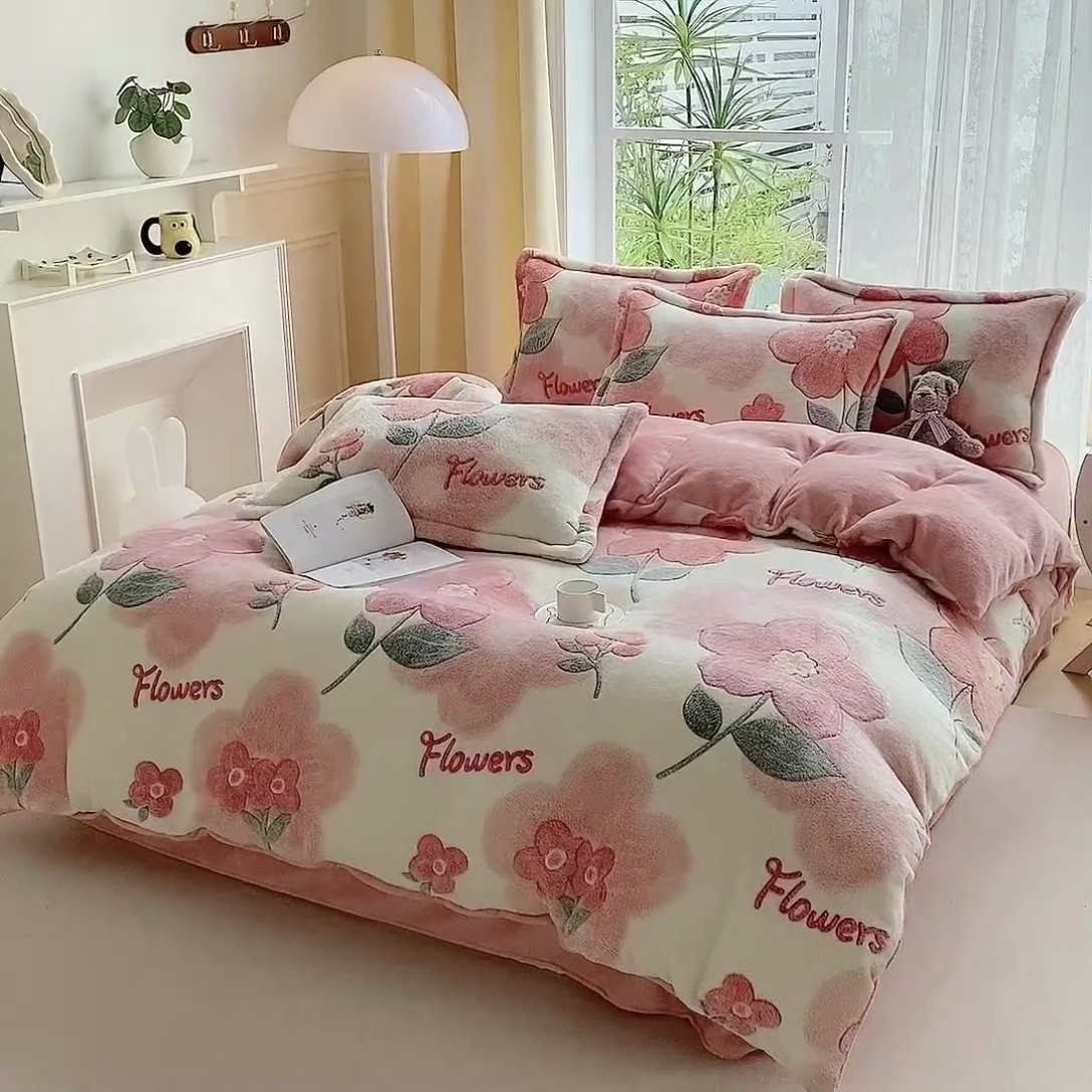 91家纺网 家纺一手货源 找家纺 梵克保罗 2024秋冬新品立体雪花绒单被套牛奶绒法莱绒雕花绒兔毛卡通四件套学生三件套 爱蔓