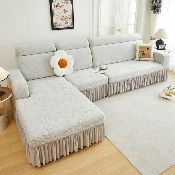 91家纺网 家纺一手货源 找家纺 丝绮鹿 2024新款雕花绒曲意系列沙发套裙边款（贵妃图） 浅灰