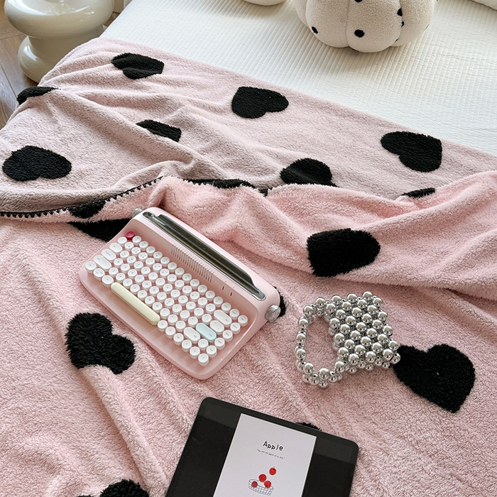91家纺网 家纺一手货源 找家纺 吉象家纺 2024新款A类高克重棉舒绒贝壳包边毛毯 爱心粉