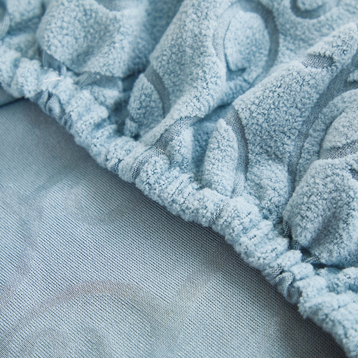 91家纺网 家纺一手货源 找家纺 丝绮鹿 2024新款雕花绒年华系列-弧形椅子套 淡蓝