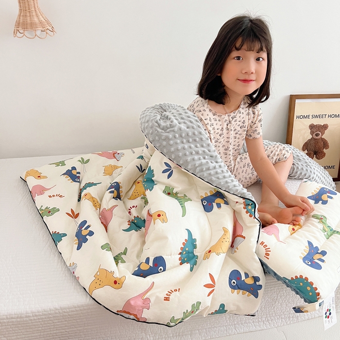 91家纺网 家纺一手货源 找家纺 吉咪兔 24年新款幼儿园卡通全棉豆豆被冬季纯棉儿童豆豆毯加厚棉被安抚秋冬宝宝被子 小恐龙