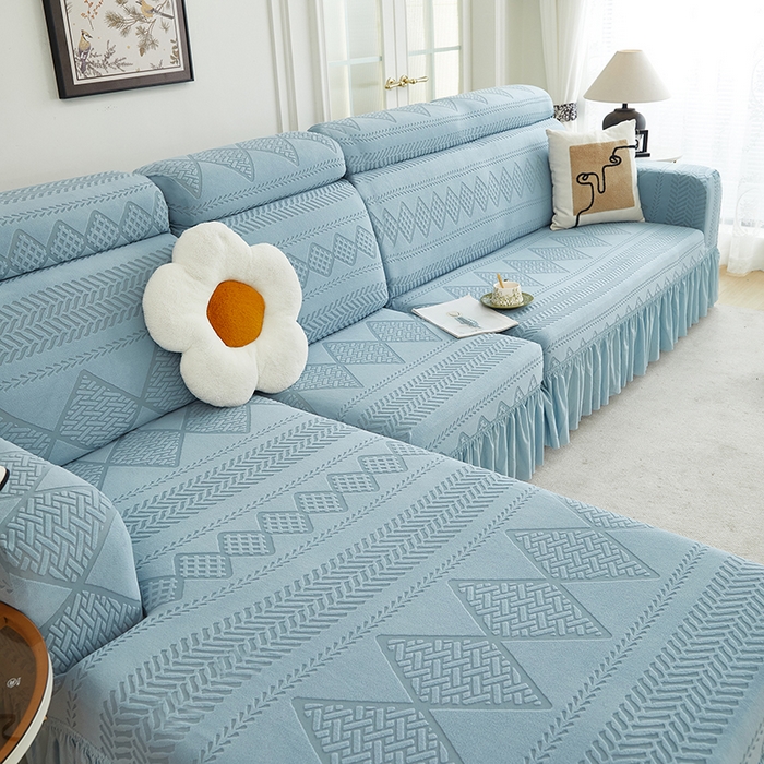 91家纺网 家纺一手货源 找家纺 丝绮鹿 2024新款雕花绒菲亚沙发套裙边款（贵妃图） 淡蓝