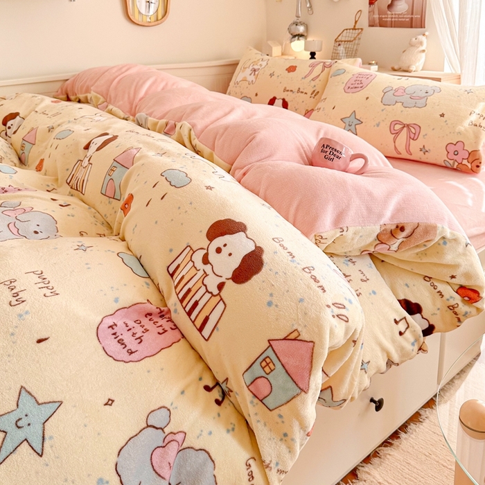 91家纺网 家纺一手货源 找家纺 呗旺鹿 2024新款高克重卡通印花毛巾绣牛奶绒四件套 宠物音乐会