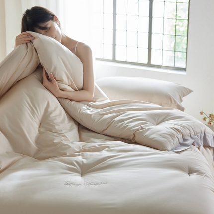 91家纺网 家纺一手货源 找家纺 （总）丽笙 2024新款100S长绒棉纯棉懒宝儿宽边款四季被被子被芯