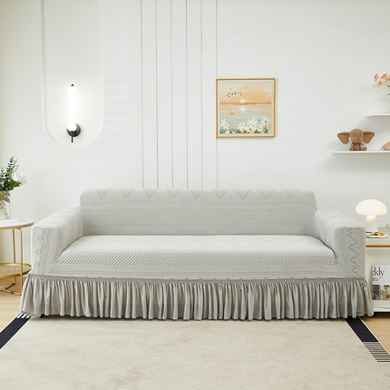 91家纺网 家纺一手货源 找家纺 丝绮鹿 2024新款雕花绒菲亚系列沙发套裙边款（三人图） 浅灰