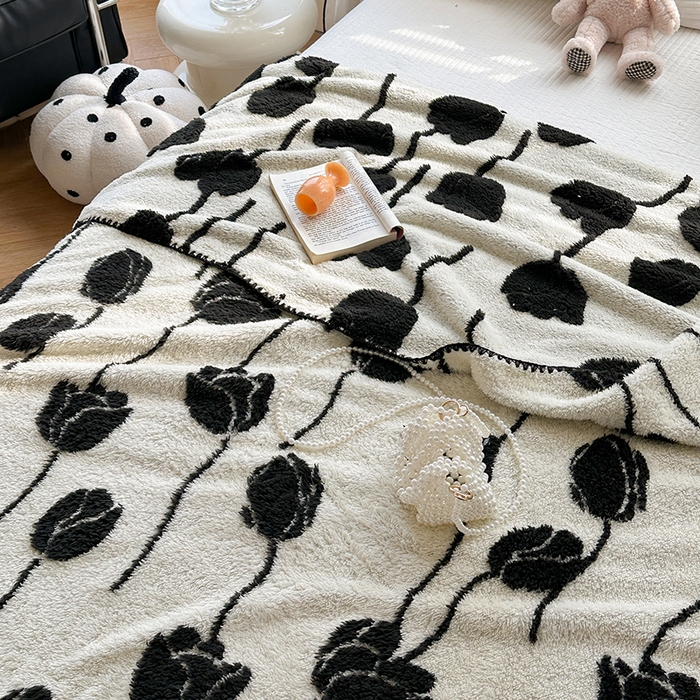 91家纺网 家纺一手货源 找家纺 吉象家纺 2024新款A类高克重棉舒绒贝壳包边毛毯 花儿朵朵