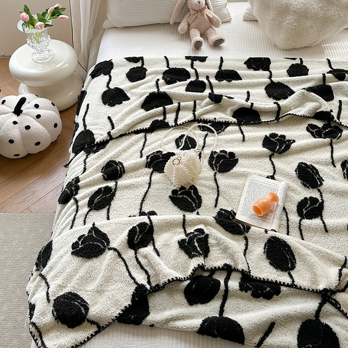 91家纺网 家纺一手货源 找家纺 吉象家纺 2024新款A类高克重棉舒绒贝壳包边毛毯 花儿朵朵