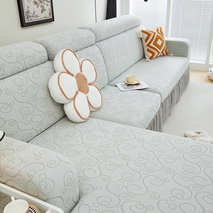 91家纺网 家纺一手货源 找家纺 丝绮鹿 2024新款雕花绒年华系列裙边沙发套（贵妃图） 浅灰