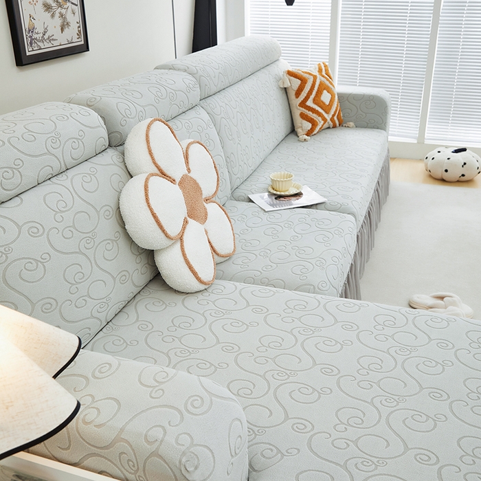 91家纺网 家纺一手货源 找家纺 丝绮鹿 2024新款雕花绒年华系列裙边沙发套（贵妃图） 浅灰