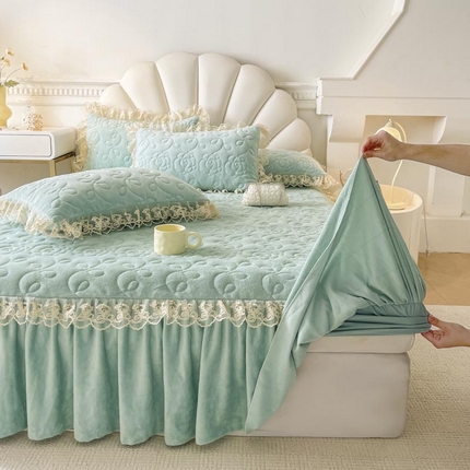 91家纺网 家纺一手货源 找家纺 （总）恋尚 2024新款牛奶绒夹棉床笠式单品床裙-奥丽莎