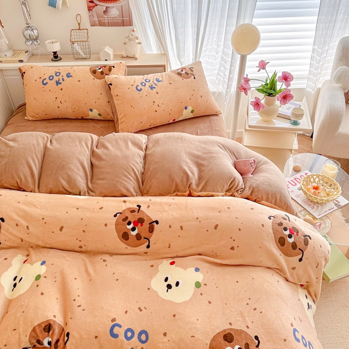 91家纺网 家纺一手货源 找家纺 呗旺鹿 2024新款高克重卡通印花毛巾绣牛奶绒四件套 萌宠曲奇