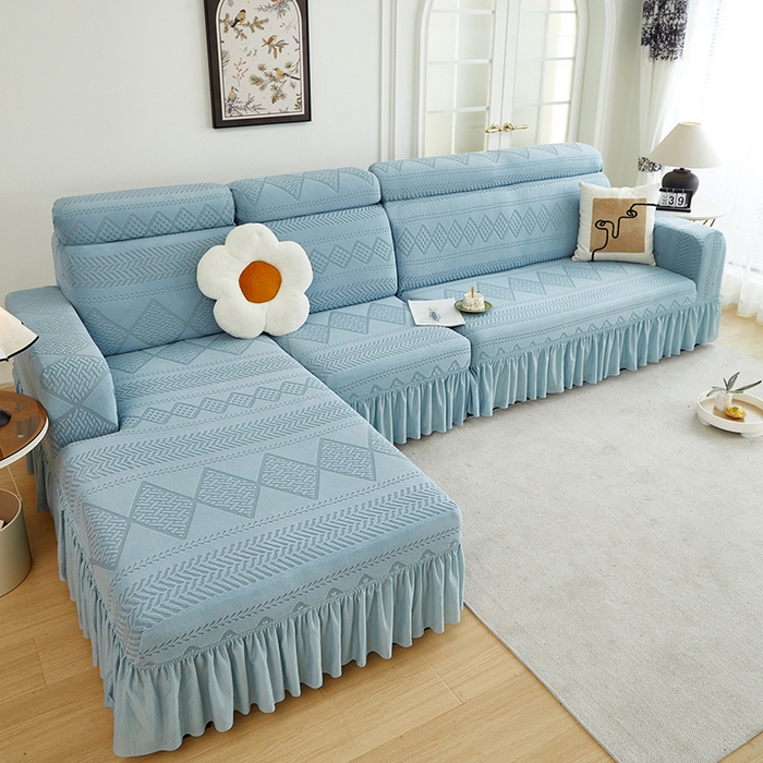 91家纺网 家纺一手货源 找家纺 丝绮鹿 2024新款雕花绒菲亚沙发套裙边款（贵妃图） 淡蓝