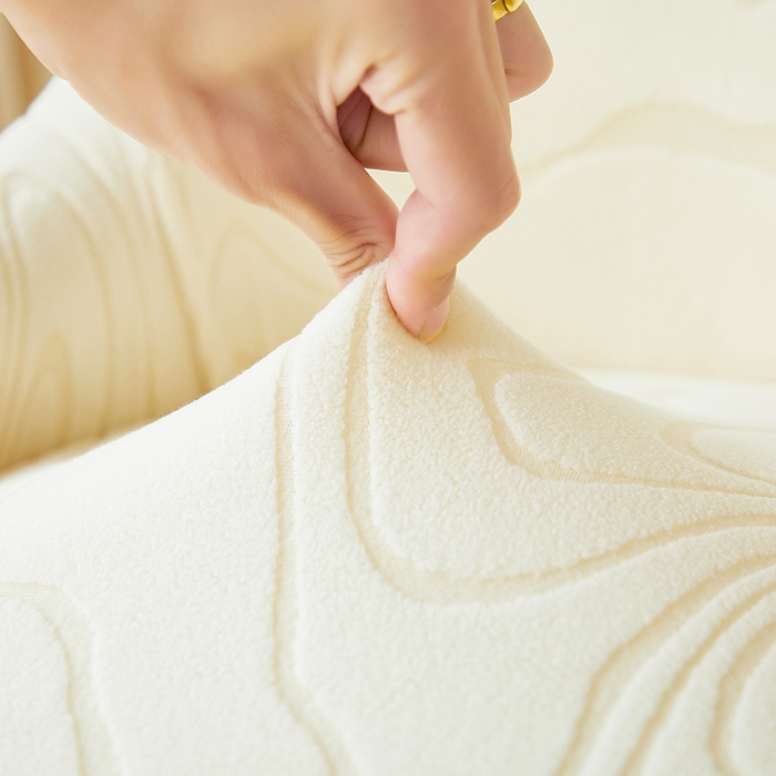 91家纺网 家纺一手货源 找家纺 丝绮鹿 2024新款雕花绒曲意系列-小扶手弧形椅套 米白