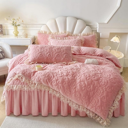 91家纺网 家纺一手货源 找家纺 （总）恋尚 2024新款牛奶绒夹棉床笠式床裙四件套-奥丽莎