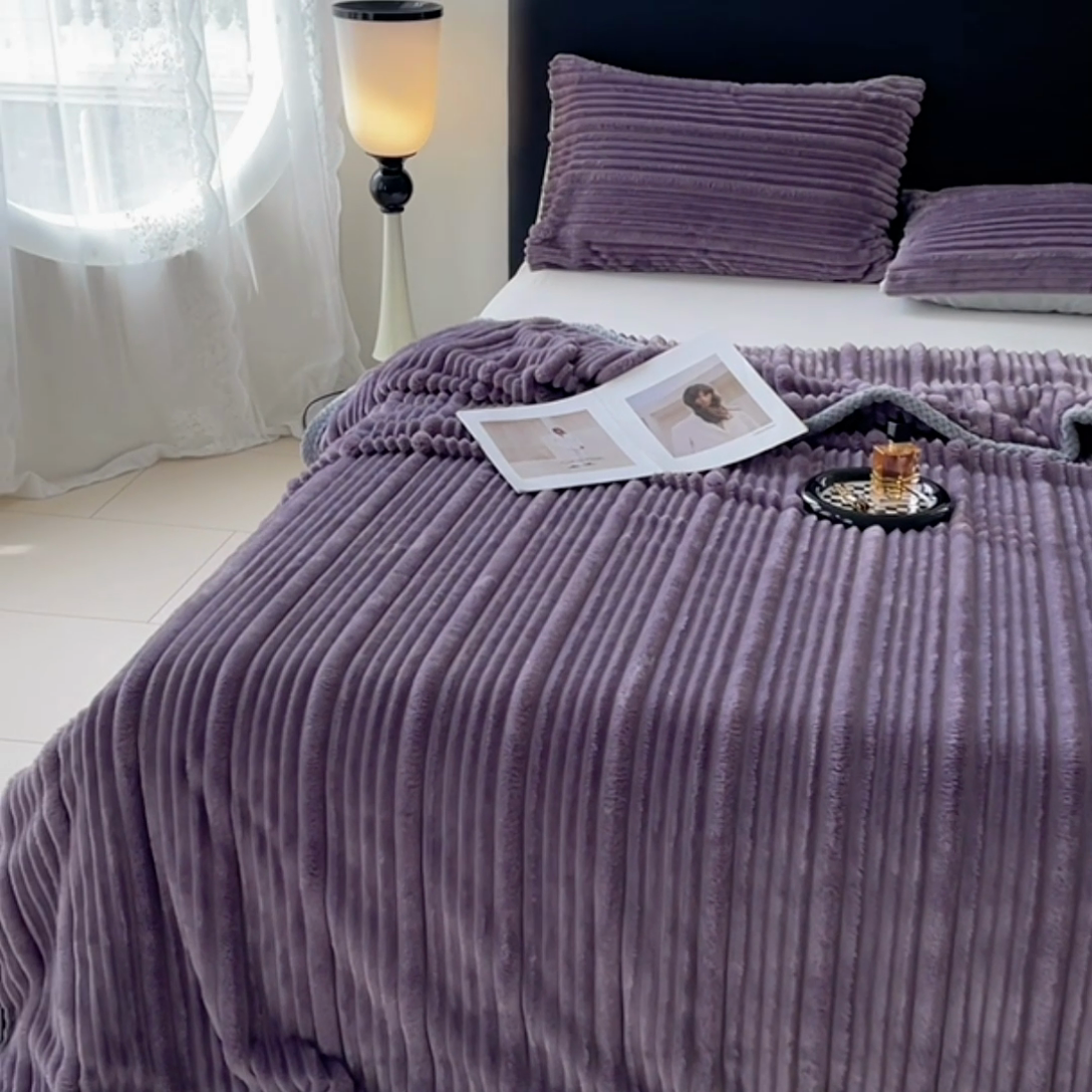 91家纺网 家纺一手货源 找家纺 梦舒羽 2025新款兔毛绒子母条枕套 魅力紫