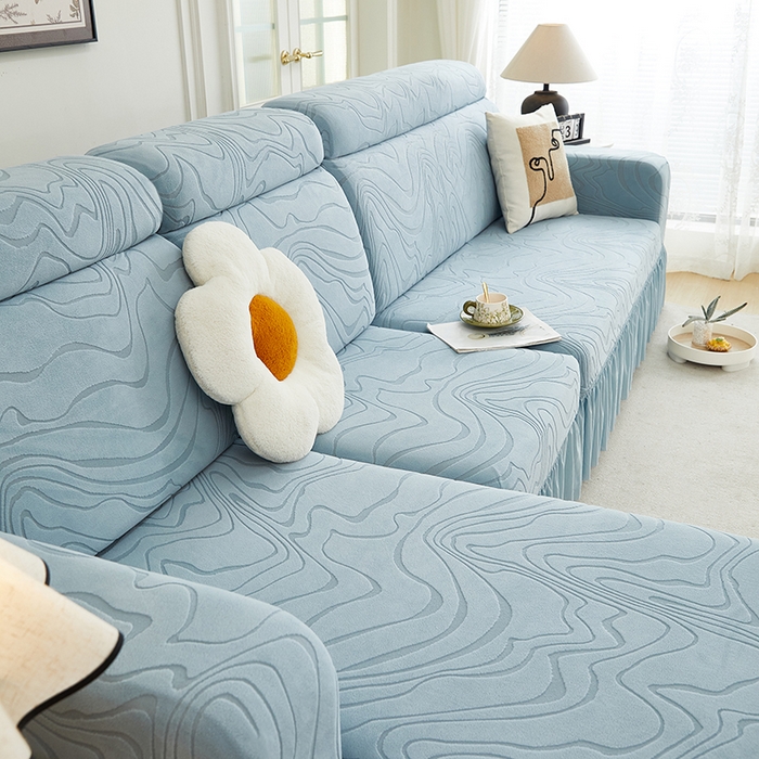 91家纺网 家纺一手货源 找家纺 丝绮鹿 2024新款雕花绒曲意系列沙发套裙边款（贵妃图） 淡蓝