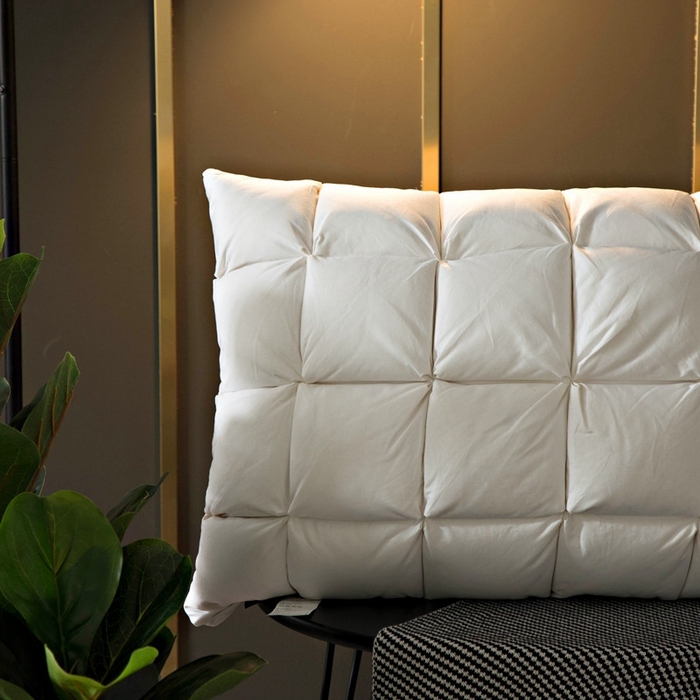 91家纺网 家纺一手货源 找家纺 （总）颐羽达 新款80柔赛丝面包羽绒枕 立体扭花鹅绒枕芯 酒店宾馆成人枕头