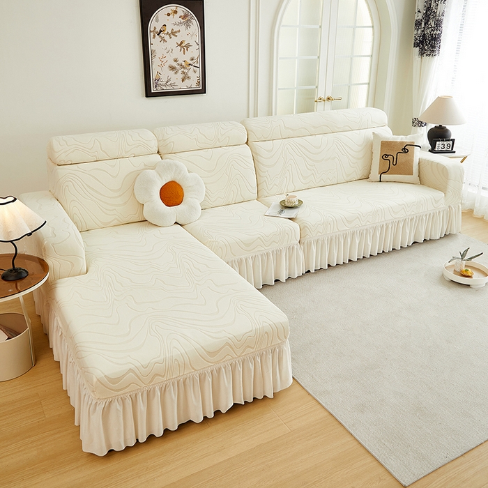 91家纺网 家纺一手货源 找家纺 丝绮鹿 2024新款雕花绒曲意系列沙发套裙边款（贵妃图） 米白