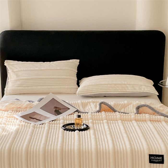 91家纺网 家纺一手货源 找家纺 梦舒羽 2025新款兔毛绒子母条枕套 本白